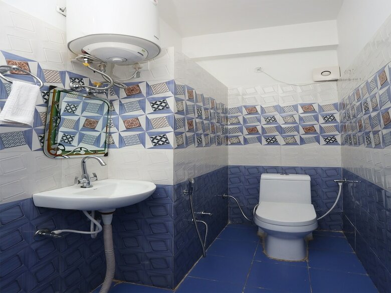 Oyo 11306 Ss Hotel