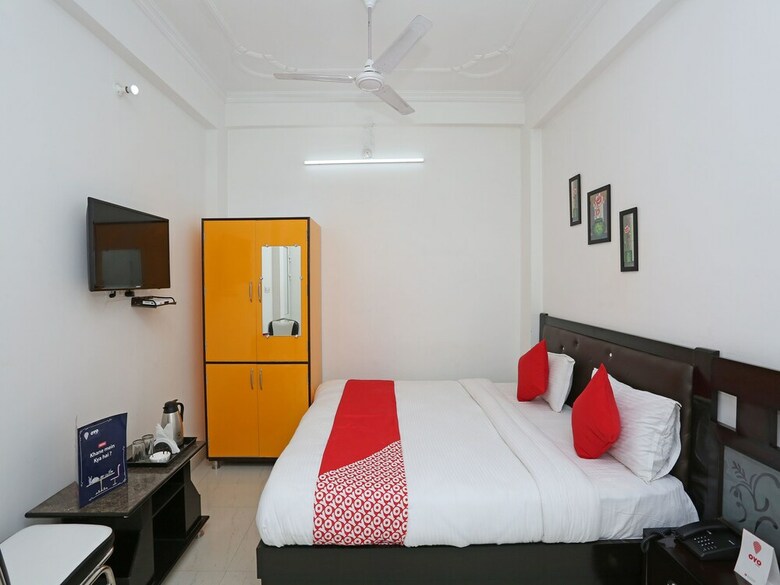 Oyo 11306 Ss Hotel