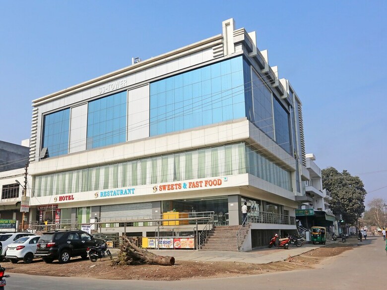 Oyo 11306 Ss Hotel