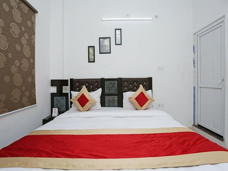 Oyo 11306 Ss Hotel