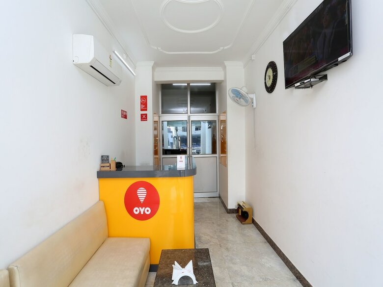 Oyo 11306 Ss Hotel