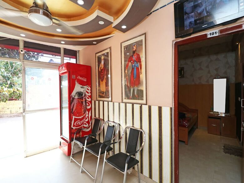 Oyo 13234 Hotel Mahak