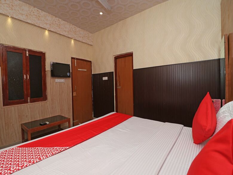 Oyo 13234 Hotel Mahak