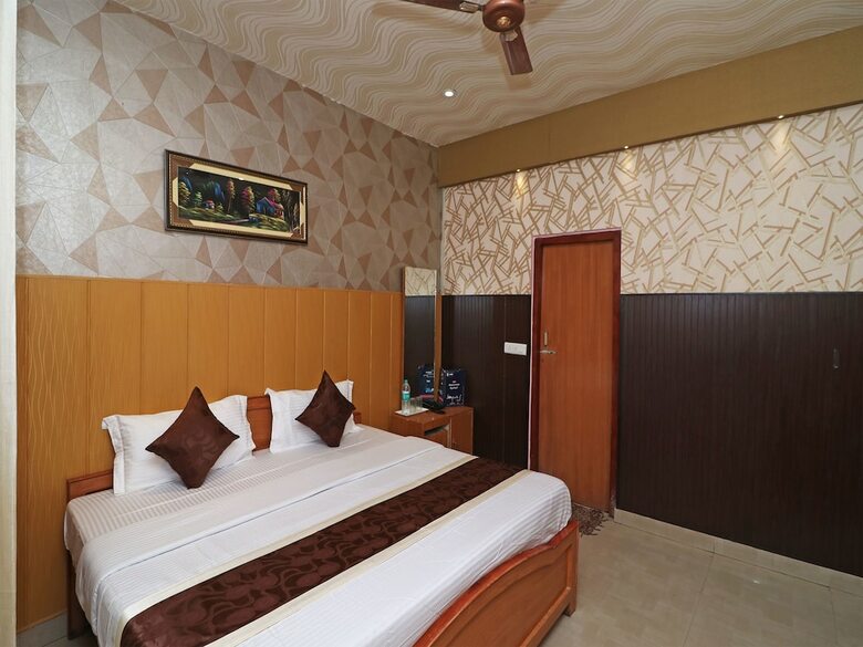 Oyo 13234 Hotel Mahak