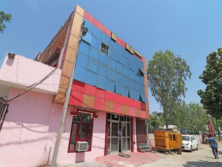 Oyo 13234 Hotel Mahak