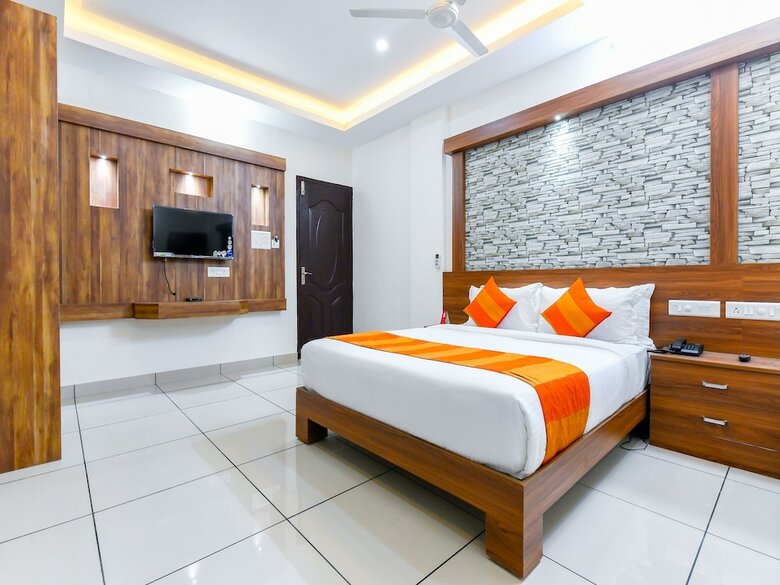 Oyo 11069 Hotel Hisham Suits