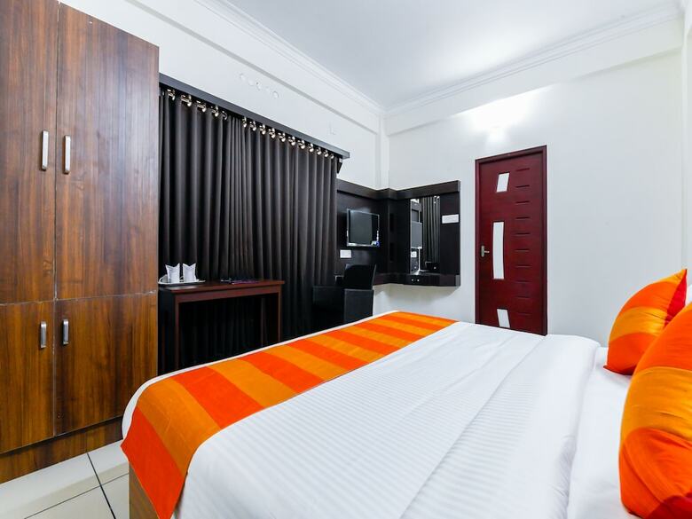 Oyo 11069 Hotel Hisham Suits