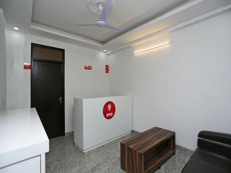 Hotel Oyo 11953 Galaxy Residency