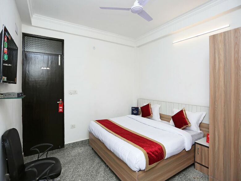 Hotel Oyo 11953 Galaxy Residency