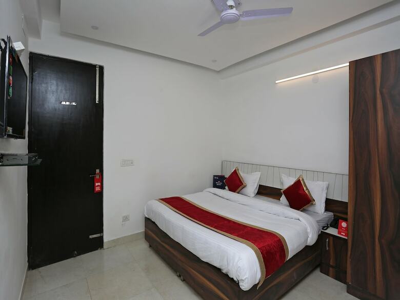 Hotel Oyo 11953 Galaxy Residency