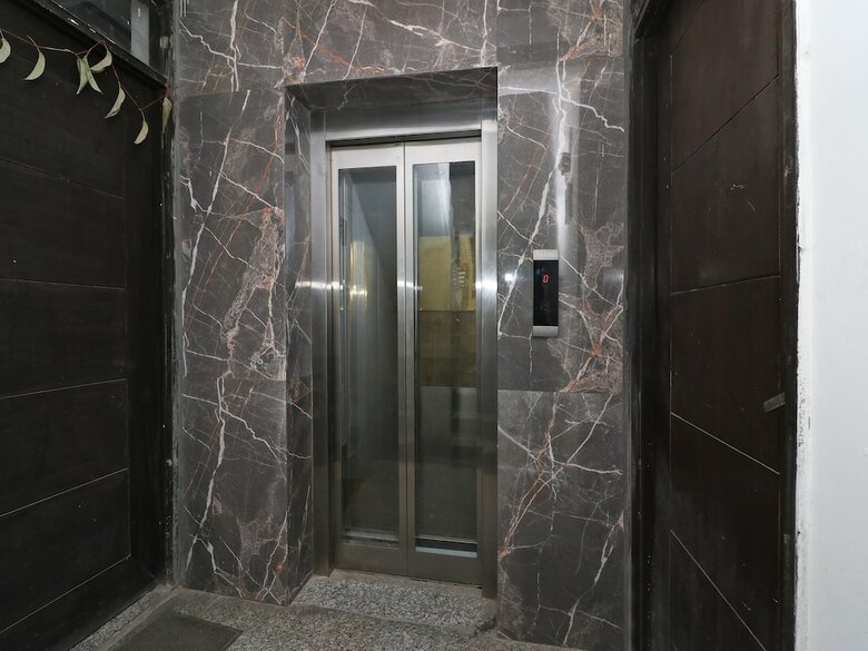 Hotel Oyo 11953 Galaxy Residency