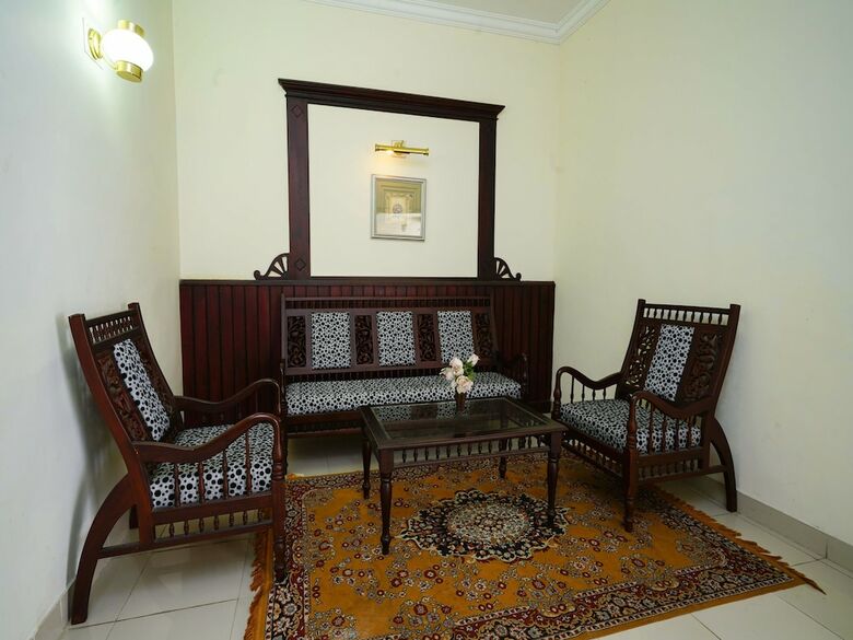 Hotel Oyo 10638 Chandana Royal Resorts