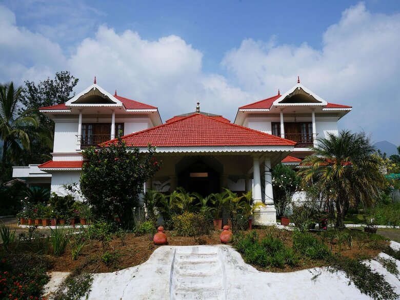Hotel Oyo 10638 Chandana Royal Resorts