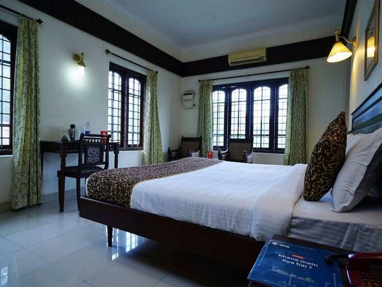 Hotel Oyo 10638 Chandana Royal Resorts