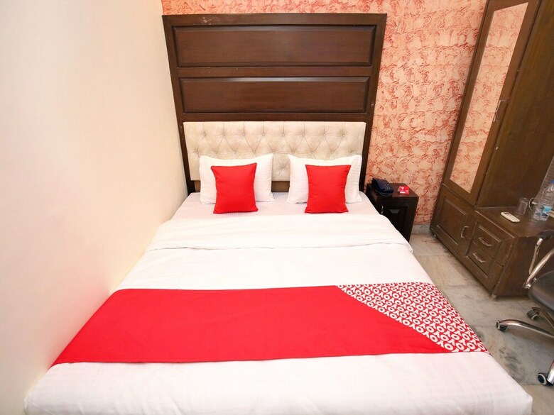Oyo 11034 Hotel Jd Plaza