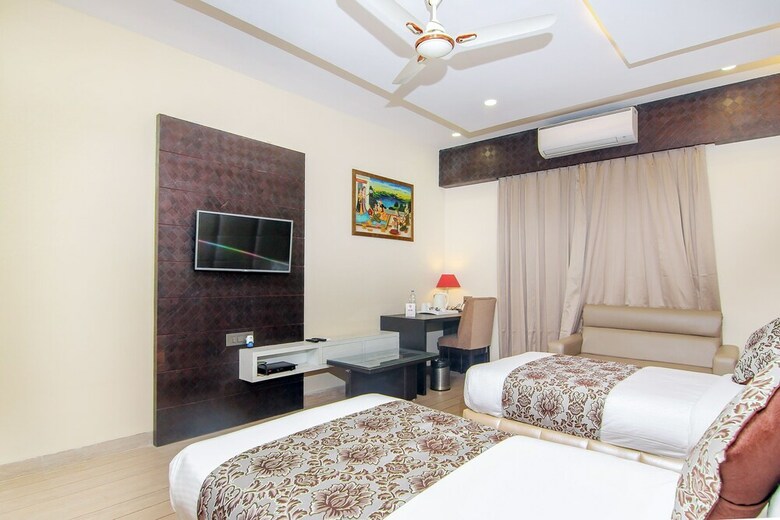 Oyo 13482 Hotel Moments