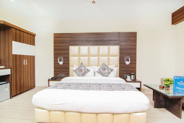 Oyo 13482 Hotel Moments