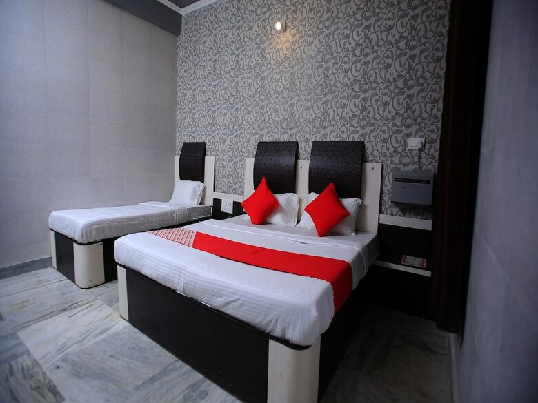 Oyo 12842 Hotel Sumit Lodge