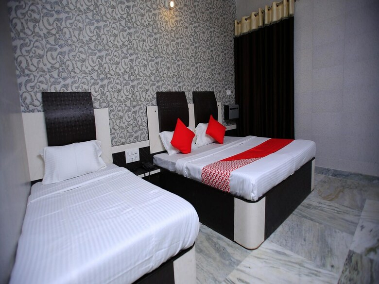 Oyo 12842 Hotel Sumit Lodge