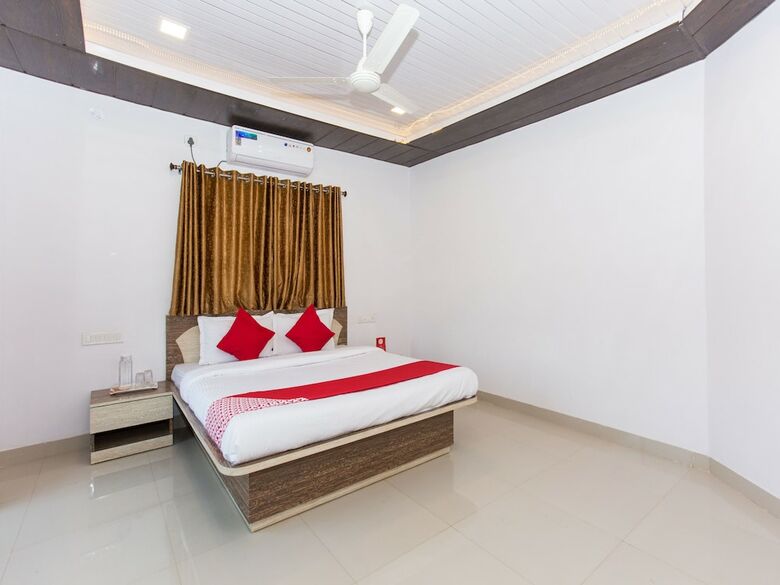 Oyo 12935 Hotel Shrushti Inn