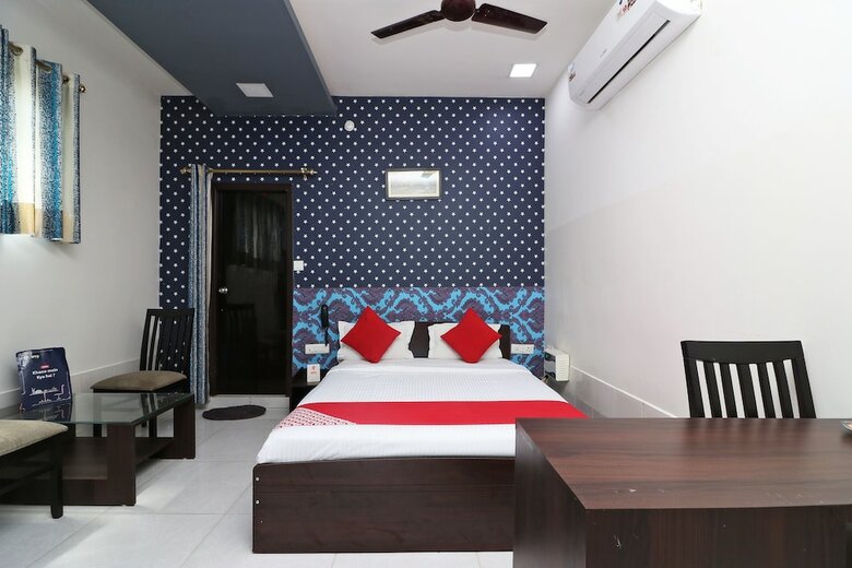 Oyo 13493 Hotel Vridhi Inn