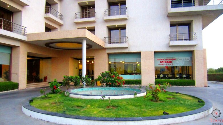 Le Tokyo Hotel Sanand