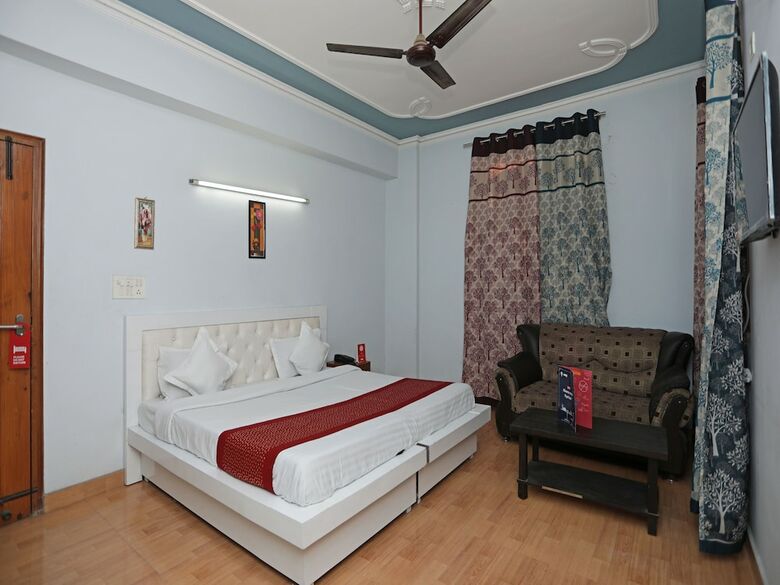 Oyo 12502 City Hotel