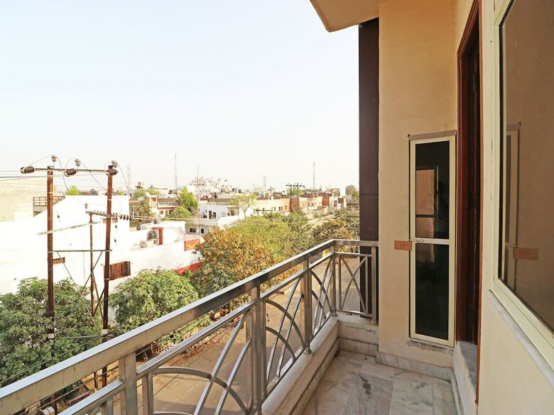 Oyo 13136 Hotel Taj Ansh 2