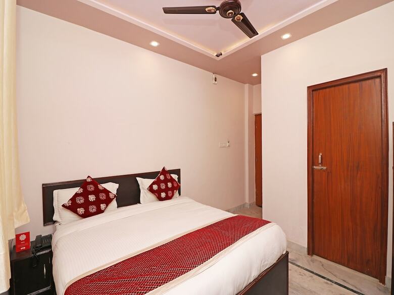 Oyo 13136 Hotel Taj Ansh 2
