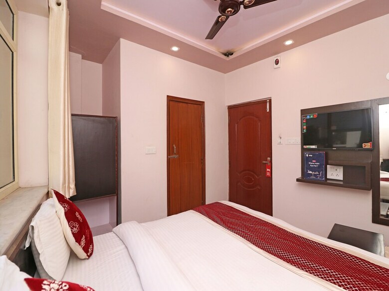 Oyo 13136 Hotel Taj Ansh 2