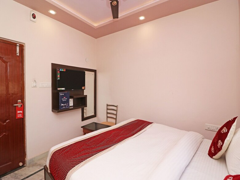 Oyo 13136 Hotel Taj Ansh 2