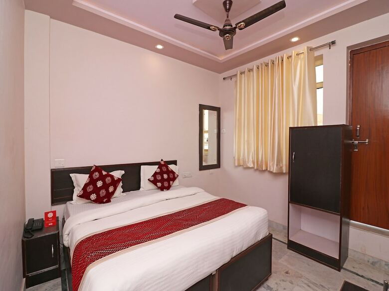 Oyo 13136 Hotel Taj Ansh 2