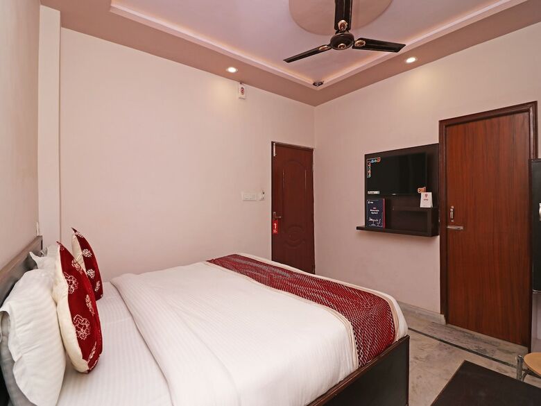 Oyo 13136 Hotel Taj Ansh 2