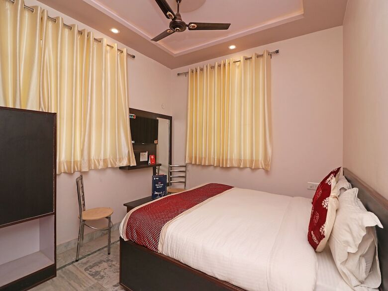 Oyo 13136 Hotel Taj Ansh 2