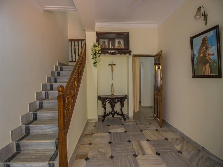 Oyo 12028 Home Elegant 5bhk Villa Majorda