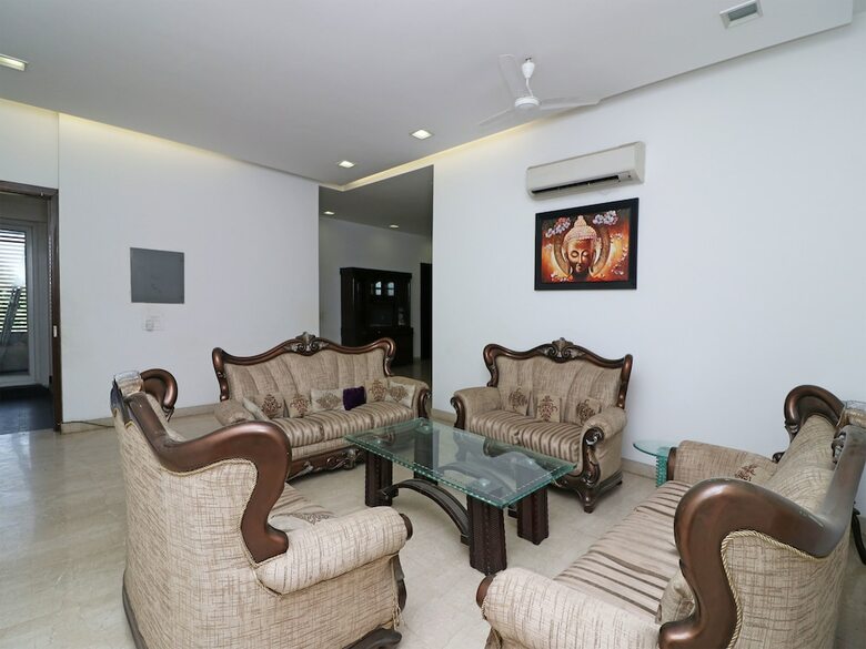 Hotel Oyo 13575 Green Vogue