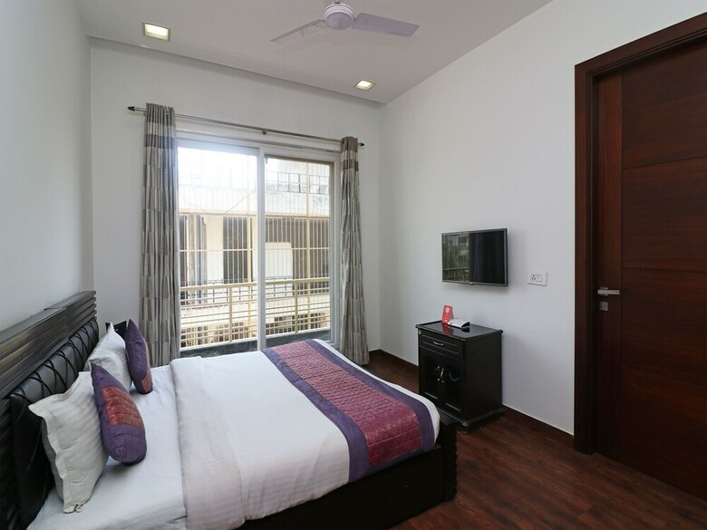 Hotel Oyo 13575 Green Vogue