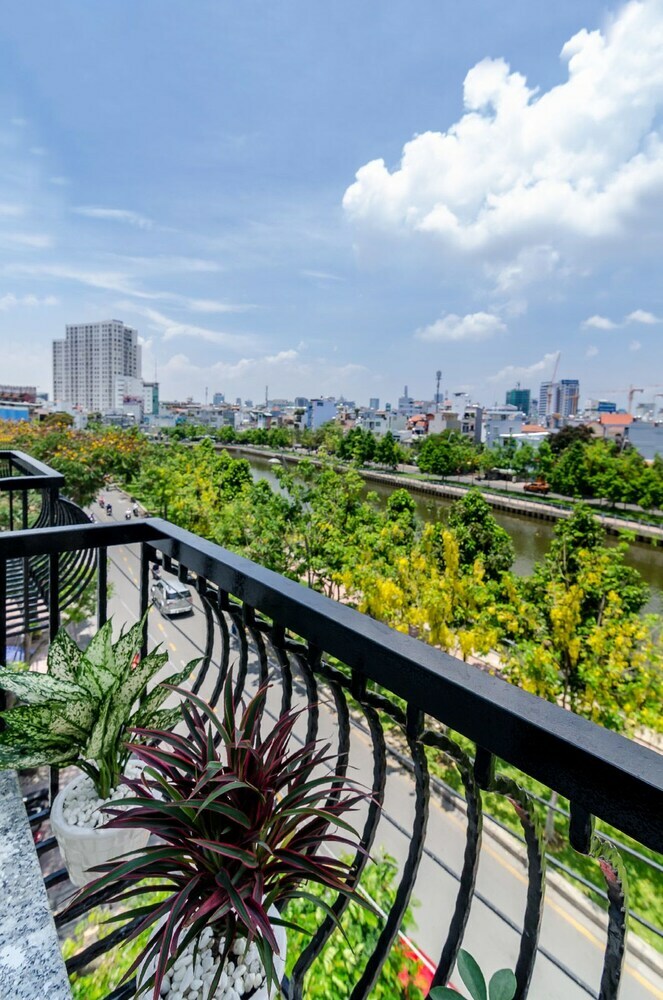 Place In Saigon Apartment
