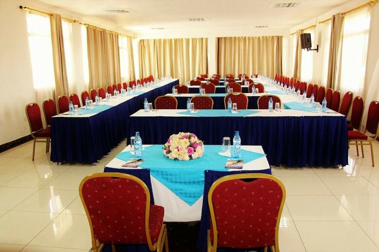 Dlux Hotel