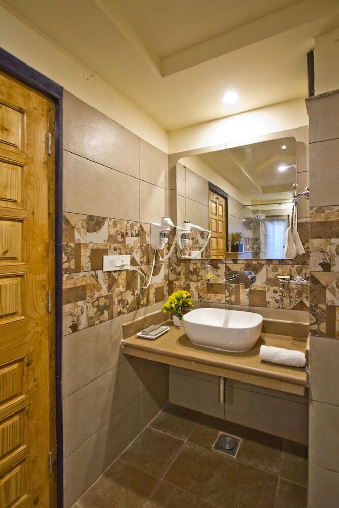 Hotel Foghills Cottages Manali