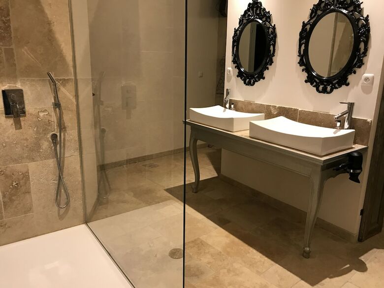 Hotel O2suites