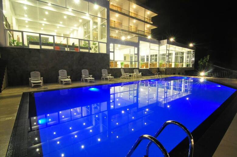 Hotel Heavens Edge