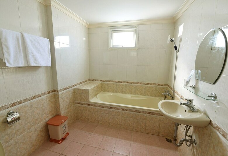 Hotel Three Palms Homestay