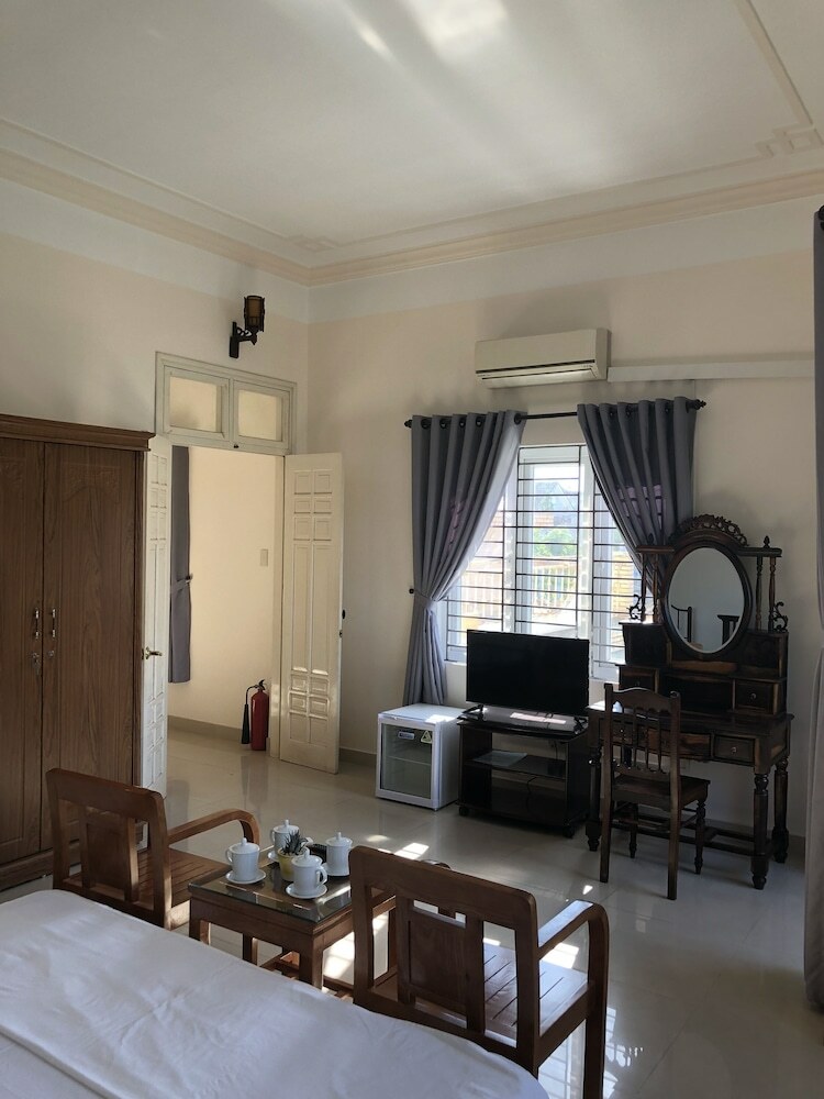 Hotel Three Palms Homestay