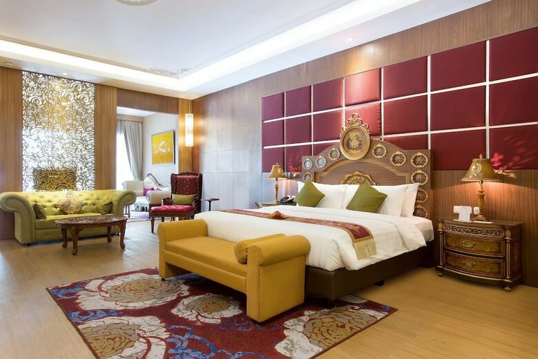 Hotel Ramada Suites By Wyndham Solo