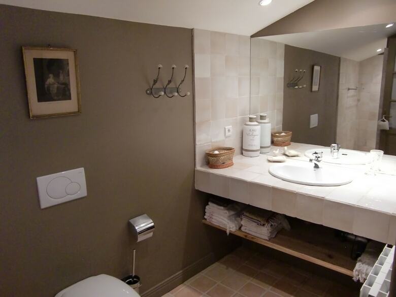 Hotel Du C�t� de L'ombri�re