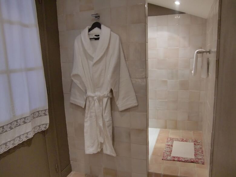 Hotel Du C�t� de L'ombri�re