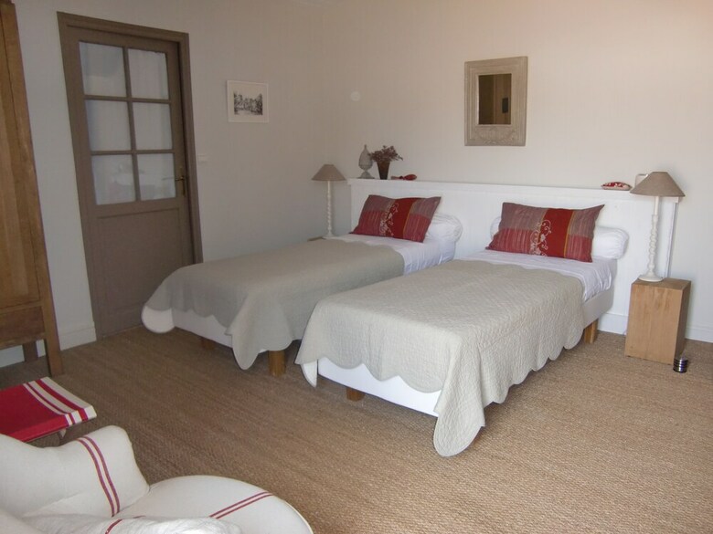 Hotel Du C�t� de L'ombri�re