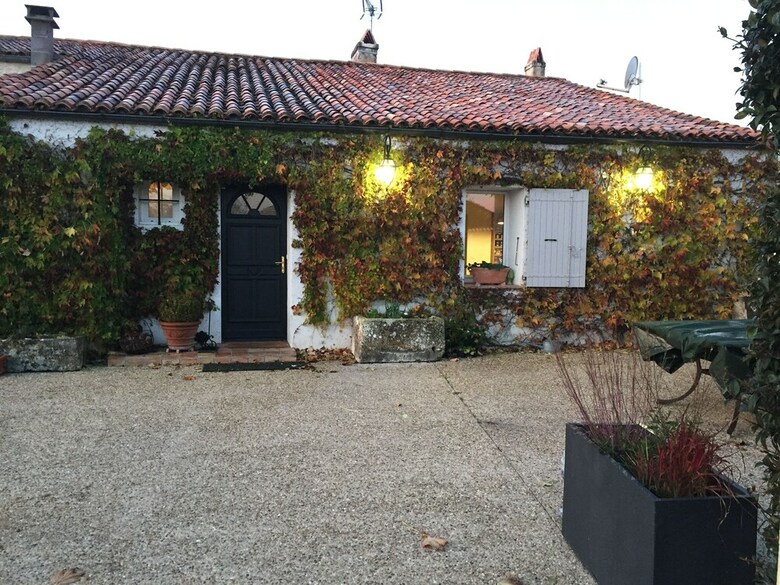 Hotel Du C�t� de L'ombri�re