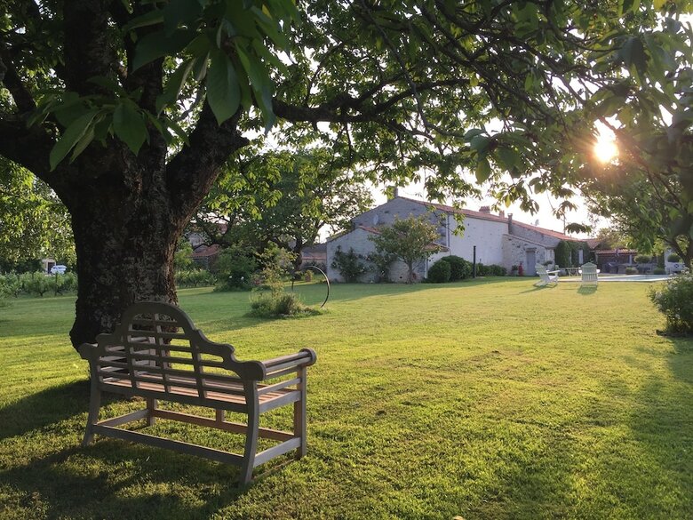 Hotel Du C�t� de L'ombri�re